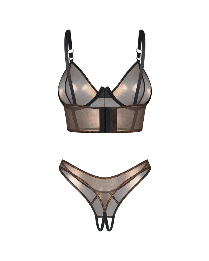 Haut scintillant et string ouvert